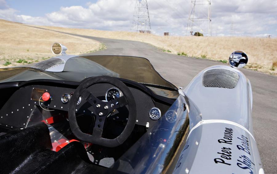 Интерьер McLaren M1B 1965 года  (фото 22 из 34)